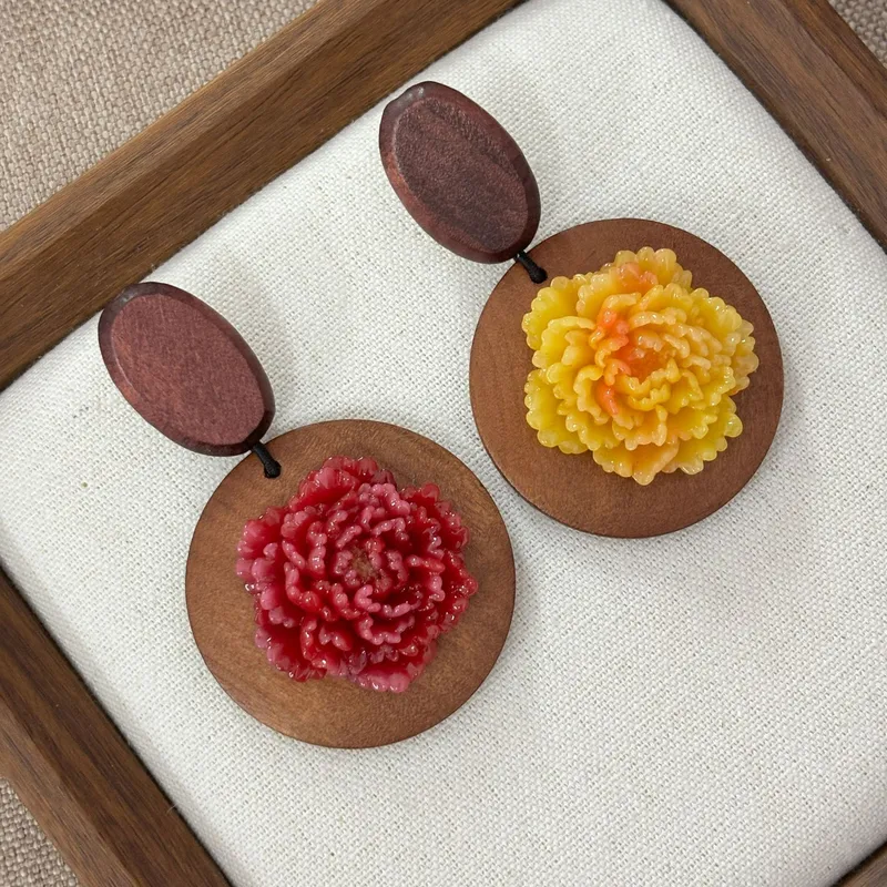National style wood art peony  - Resin Art Earrings Design recension och pris