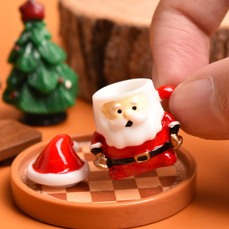 Mini Santa Teacup Ornament - R - Resin Art Products recension och pris
